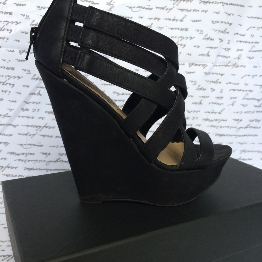 🖤Cute Black Strappy Wedges🖤